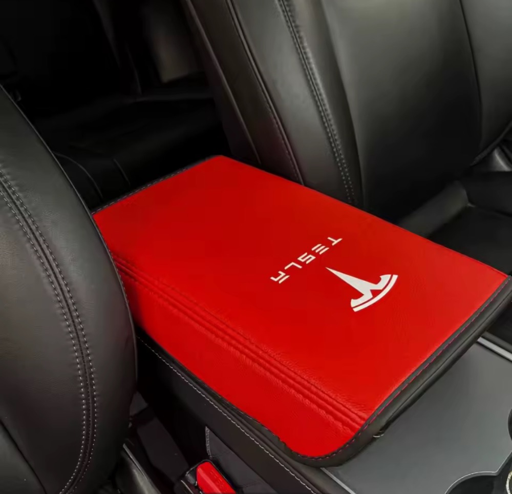 Červený potah na loketní opěrku pro Tesla model 3 a Y